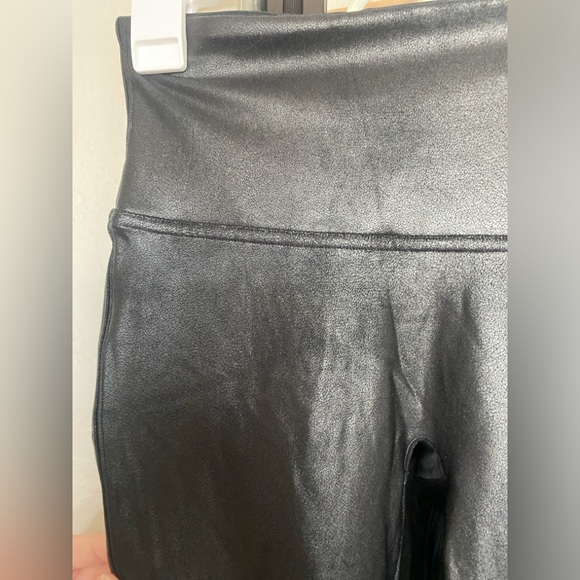 SPANX Leather-look leggings size Medium - Picture 2 of 5